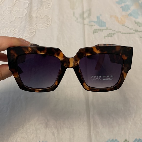 Frye and Co. Tortoise Sunglasses - Picture 3 of 17